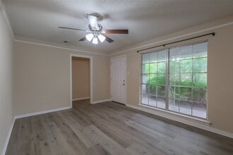 Building Photo - 7413 Heilig Rd