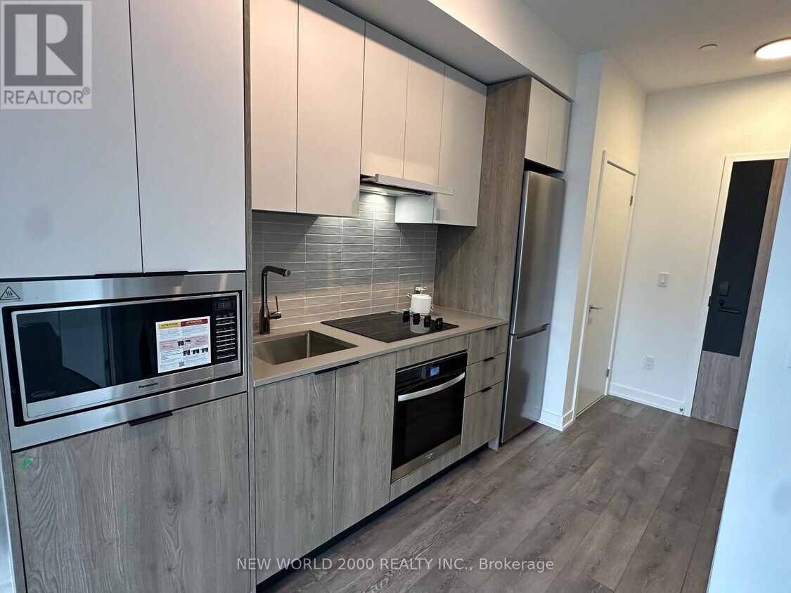 Primary Photo - 1007 The Queensway