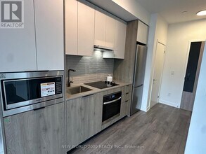 Building Photo - 1007 The Queensway