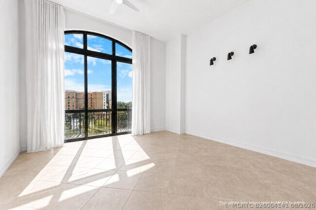 Foto del edificio - 701 S Olive Ave