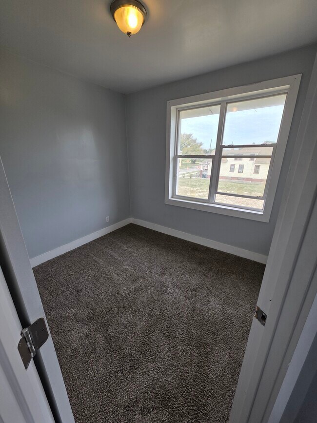 Middle Bedroom - 7061 Elmhurst St
