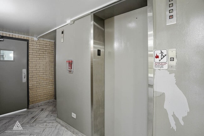 Foto del edificio - 7301 Willow Springs Rd