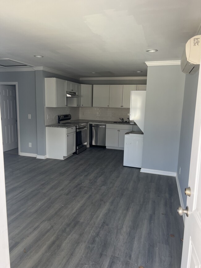 Kitchen - 720 Formwalt St SW