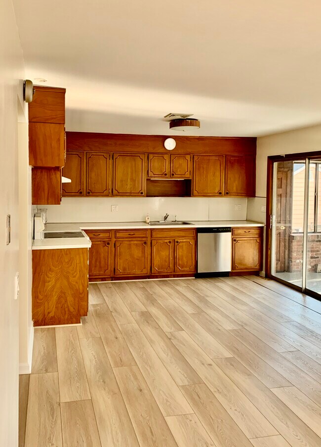 Kitchen - 13 Renzulli Rd