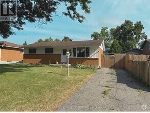 Building Photo - 176 Wellesley Crescent