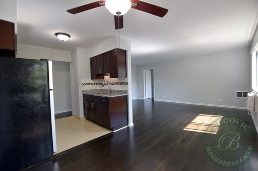 Foto del edificio - 7545 N Winchester