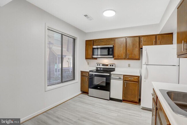 Foto del edificio - 1617 Kenwood Ave