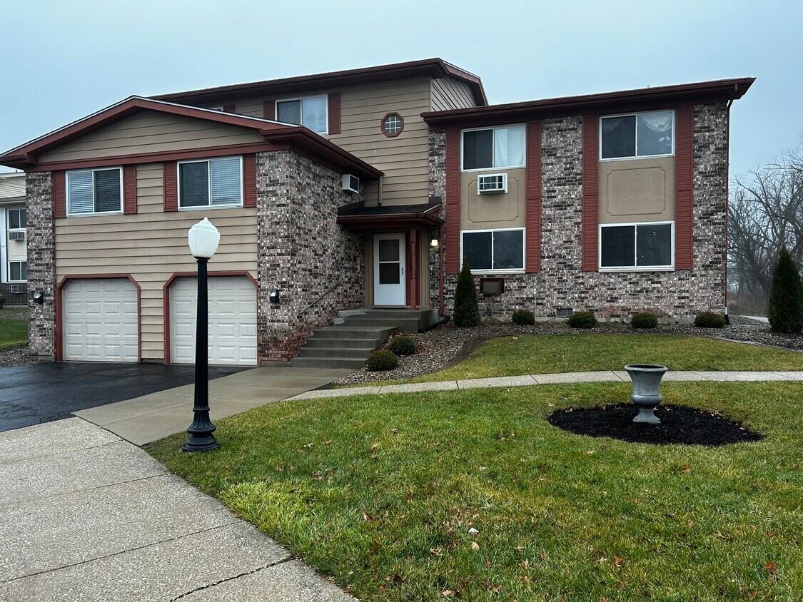 4974 W 82nd Ct Unit 4950 West 82nd Court, Crown Point, IN 46307