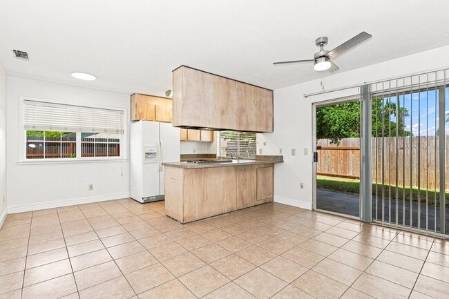 Building Photo - 7205 Dedrick Ct