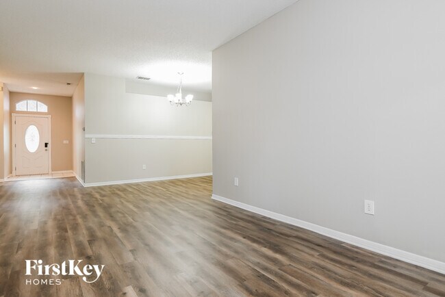 Building Photo - 495 Lancer Oak Dr