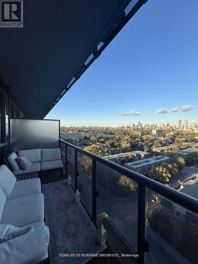 Photo du bâtiment - 1030 King St W