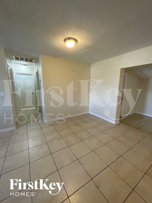 Foto del edificio - 4304 N Shore Dr