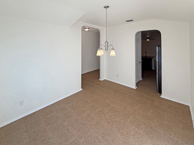 Building Photo - 3 Bedrooms 2 Baths