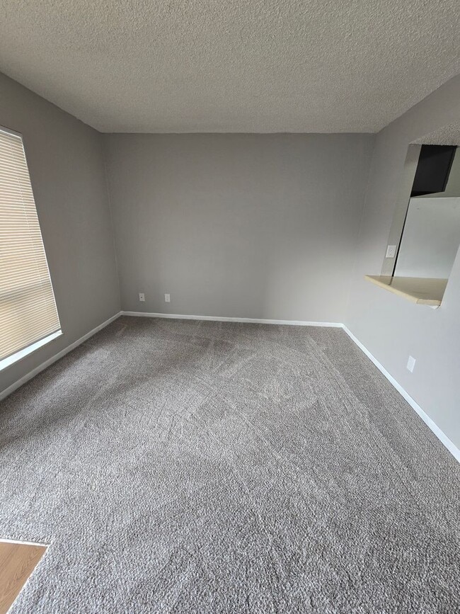 Building Photo - Updated 1 bedroom apartment in Osage Beach right behind Hyvee