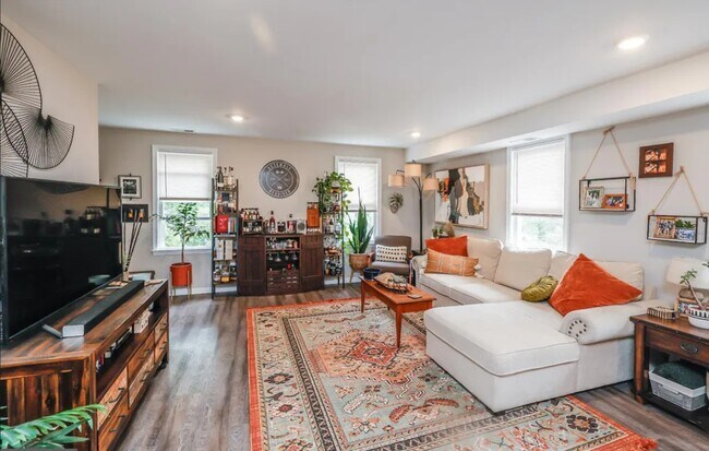 Foto del edificio - 414 Woodlawn Ave