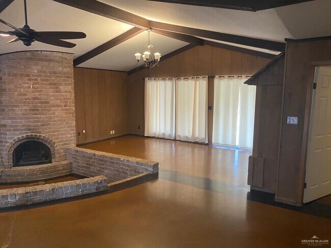 Building Photo - 714 McKee Dr