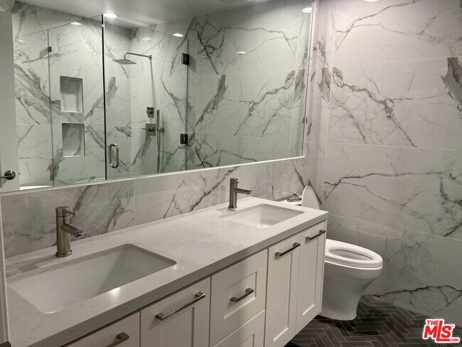 Foto del edificio - 120 N Swall Dr