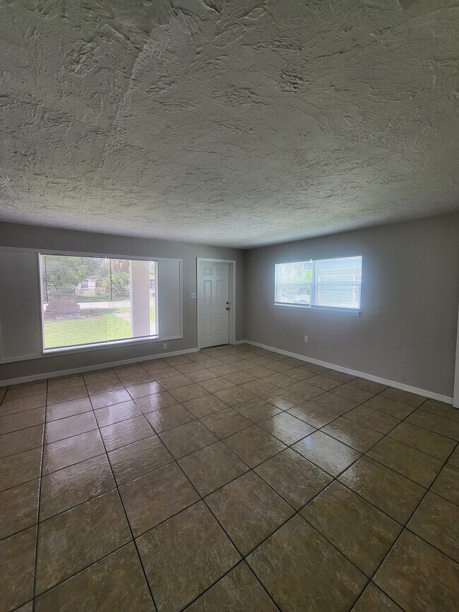 Photo - 2402 Dora St House