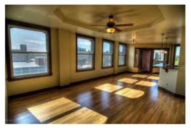 Main living area - 503 1st Ave N