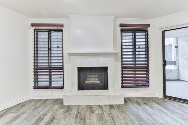 Building Photo - 222 N Rose St