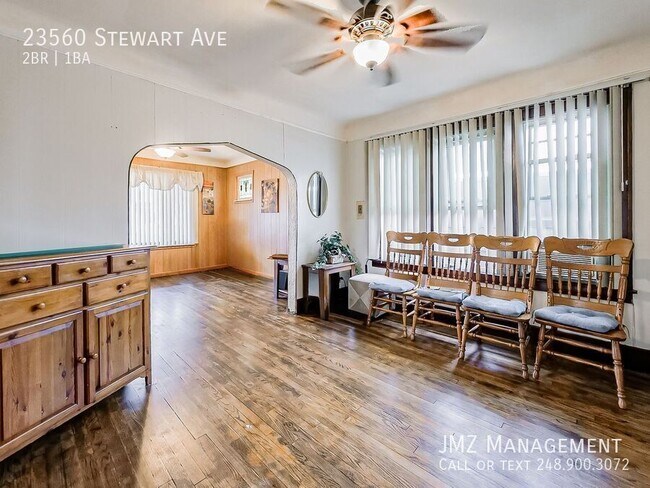 Foto del edificio - 23560 Stewart Ave