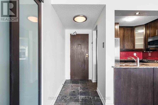 Building Photo - 154 Nelson St