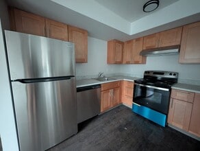 Building Photo - 900 N Oak Harbor St