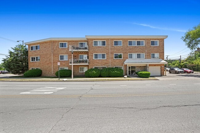 Building Photo - 5001 Madison St