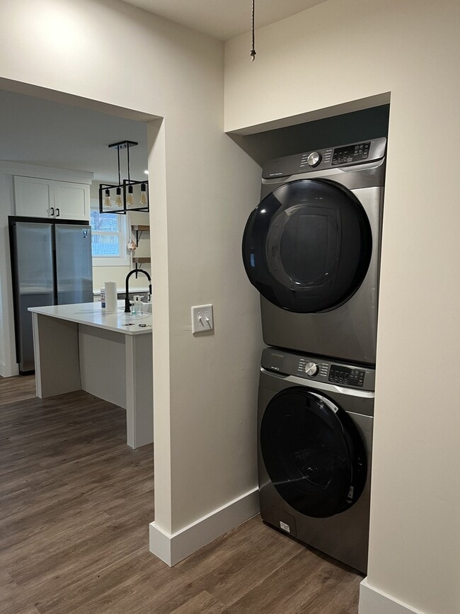 Building Photo - "Charming 2-Bedroom Home with Spacious Liv...