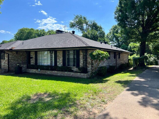 Foto del edificio - 2730 King Cole Dr