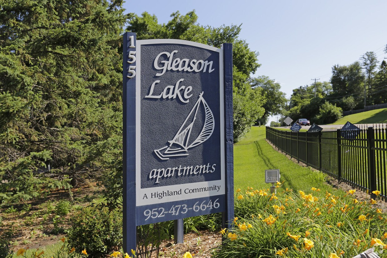Gleason Lake Apartments Wayzata, MN