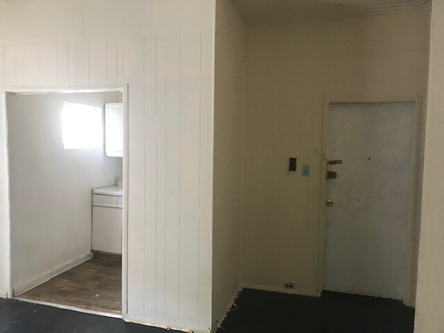 101 2R living room - 101 N 35th St