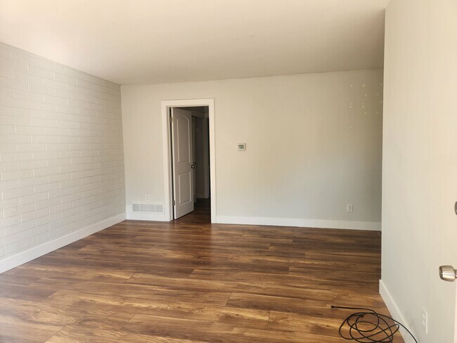 Building Photo - 173 K St E