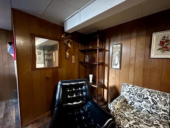 Sofá cama en la sala de estar - 1908 Kessler Blvd North Dr