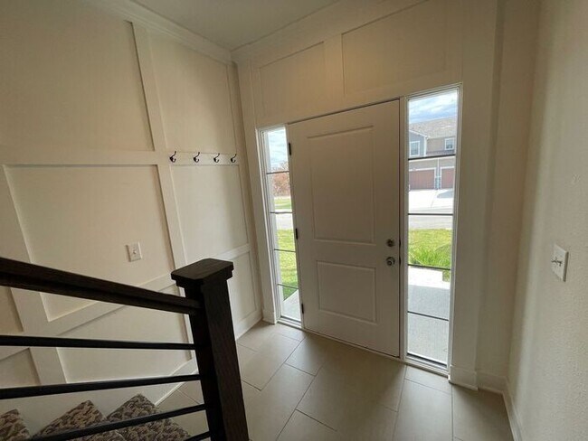 Building Photo - Beautiful 3 Bedroom, 2.5 Bathroom, 2 Car G...