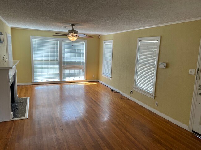 Foto del edificio - Broadmoor Home, 3 Beds, 2 Baths