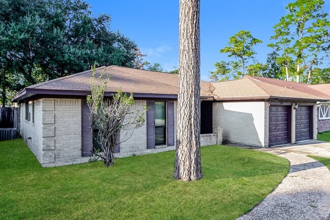 Building Photo - 6019 Coachgate Dr