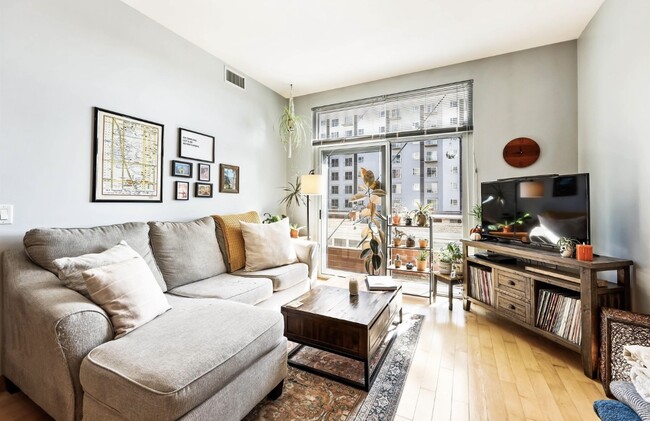 Foto del edificio - 309 W Washington Ave