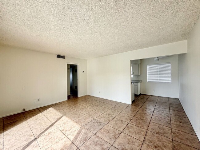 Foto del edificio - AVAILABLE NOW!! 2 Bedroom 1 Bath Apartment in Palm Desert! ****MOVE IN SPECIAL - 50% OFF ONE MONT...