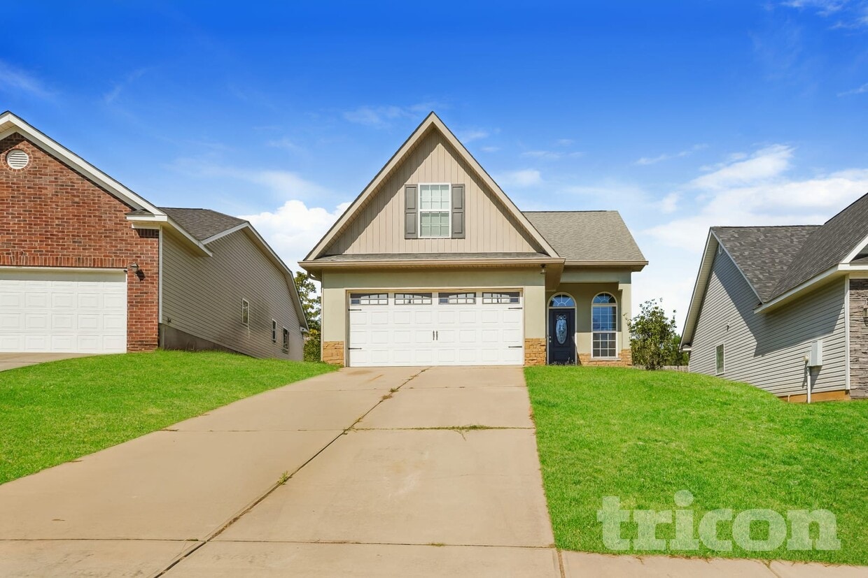 Primary Photo - 2002 Dundee Way