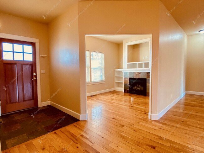 Foto del edificio - Single-level 3 BR-2BA + Den Home in SE Bend