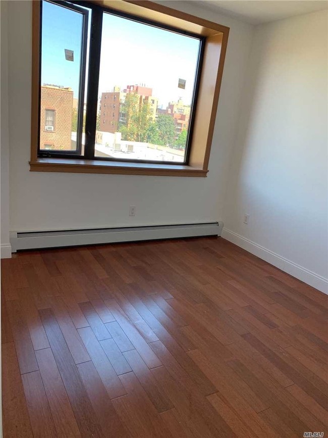 Building Photo - 144-56 Roosevelt Ave