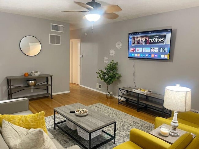 Building Photo - 2804 Truman St NE