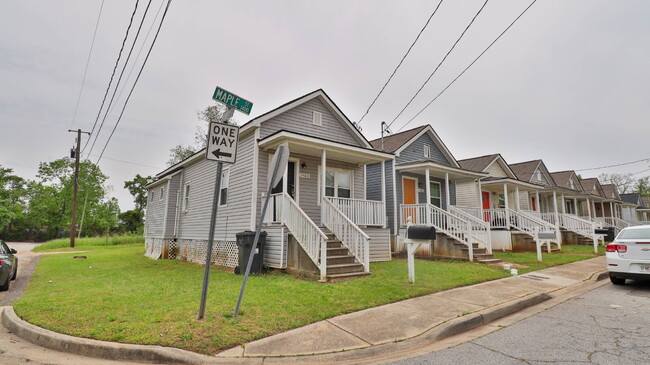 Building Photo - 1400 Maple St