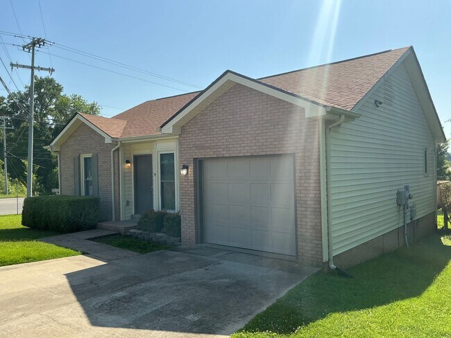 Foto del edificio - 101 Shady Maple Dr