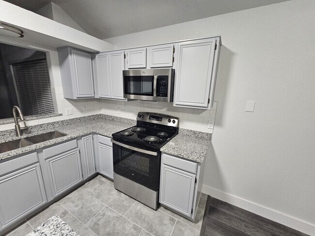 Foto del edificio - 919 Crestwood Dr