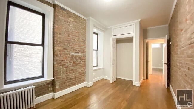 Building Photo - RENOVATED 3 BED IN GRAMERCY!
