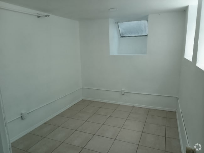 Building Photo - 325 1st Ave