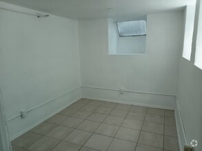 Building Photo - 325 1st Ave