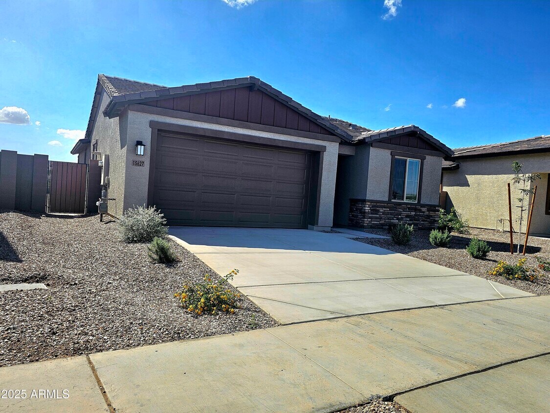 Primary Photo - 15627 W Hackamore Dr